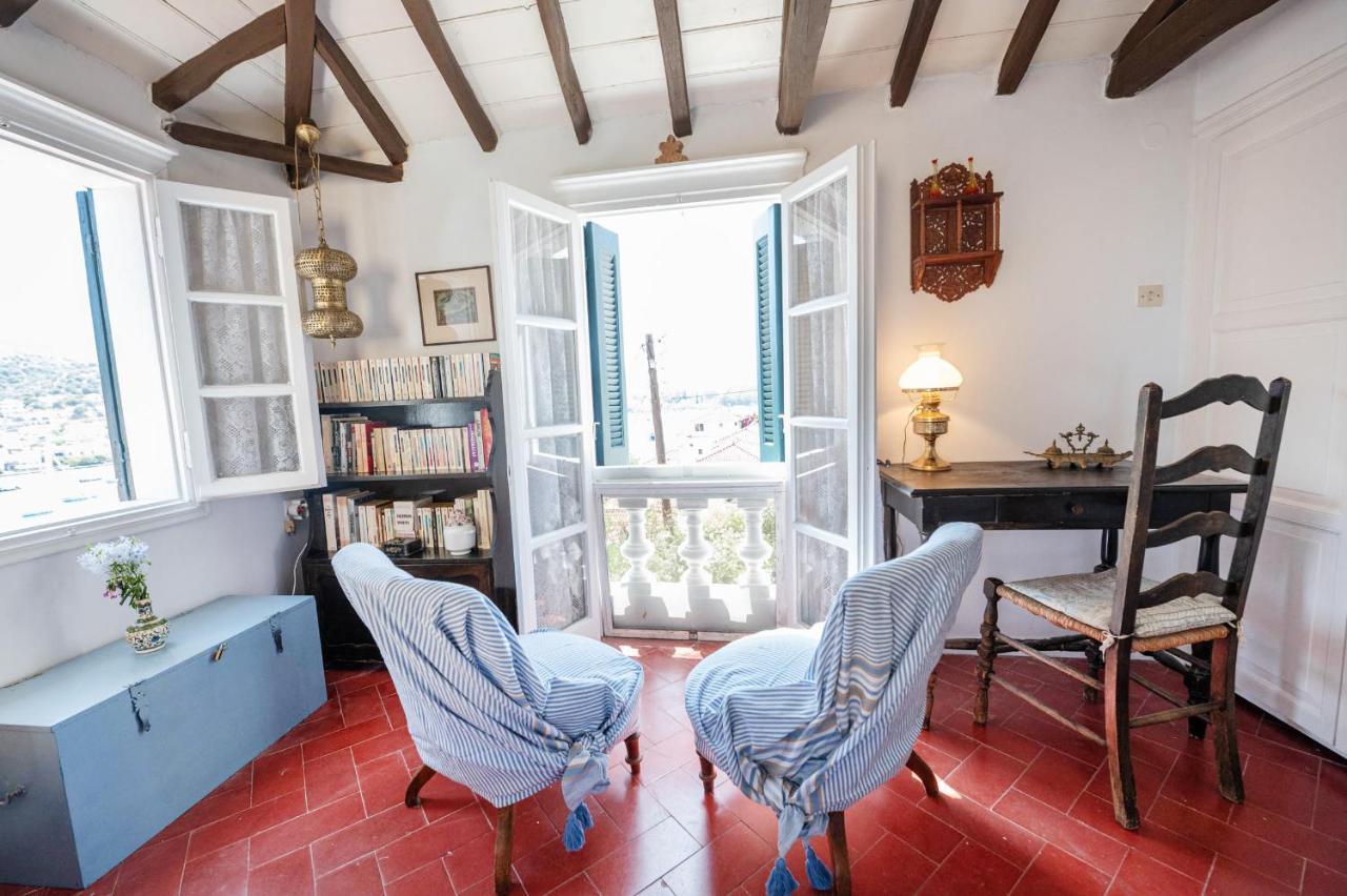 Traditional House Under The Clock Tower With Sweet View Poros Town Buitenkant foto