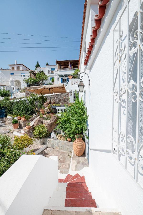 Traditional House Under The Clock Tower With Sweet View Poros Town Buitenkant foto