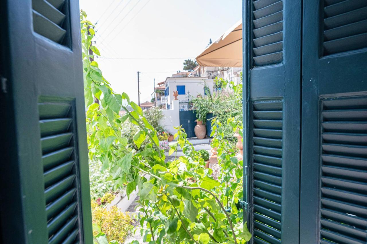 Traditional House Under The Clock Tower With Sweet View Poros Town Buitenkant foto