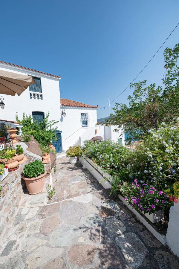 Traditional House Under The Clock Tower With Sweet View Poros Town Buitenkant foto