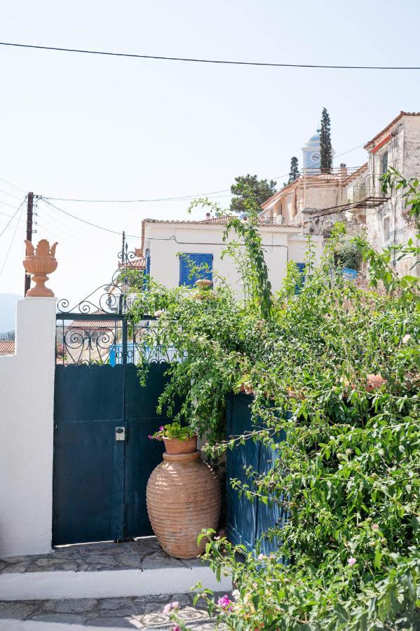 Traditional House Under The Clock Tower With Sweet View Poros Town Buitenkant foto