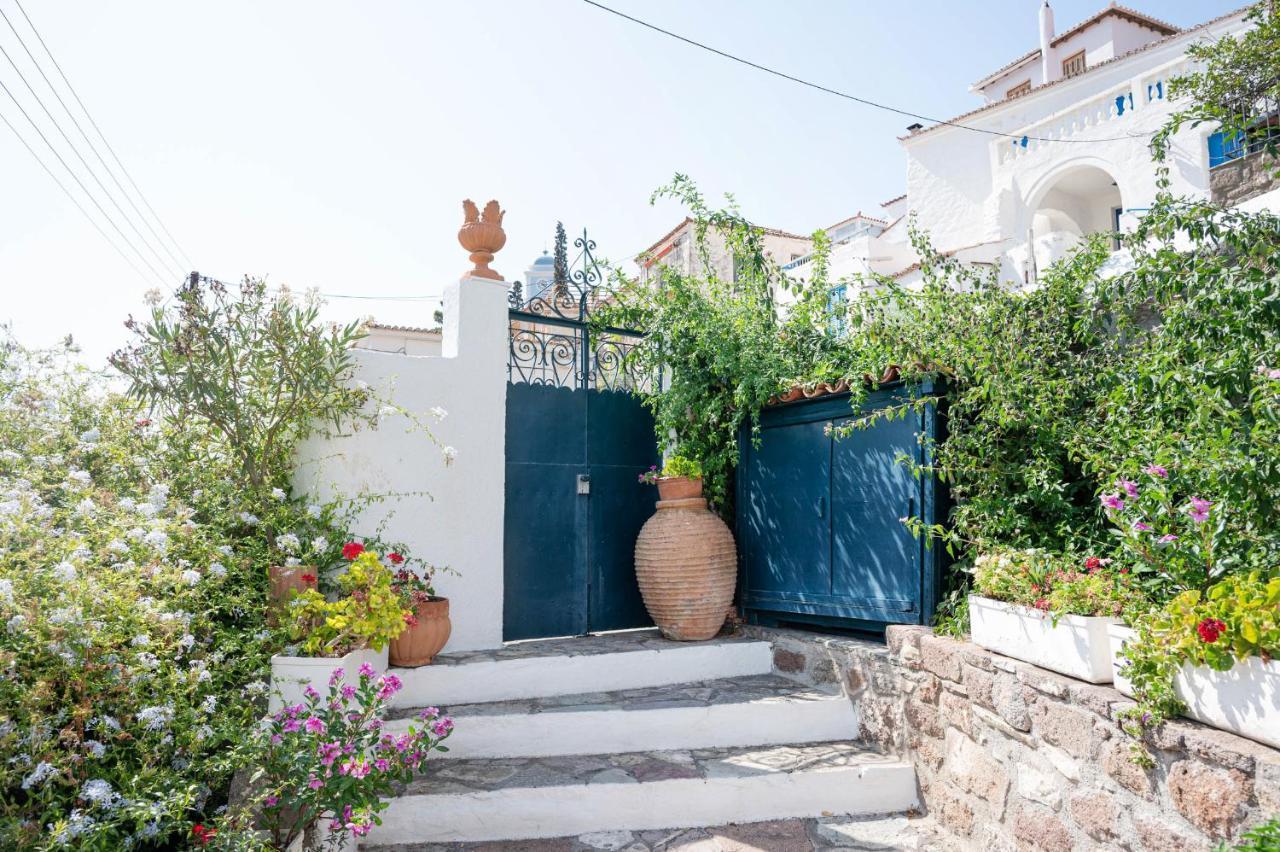 Traditional House Under The Clock Tower With Sweet View Poros Town Buitenkant foto